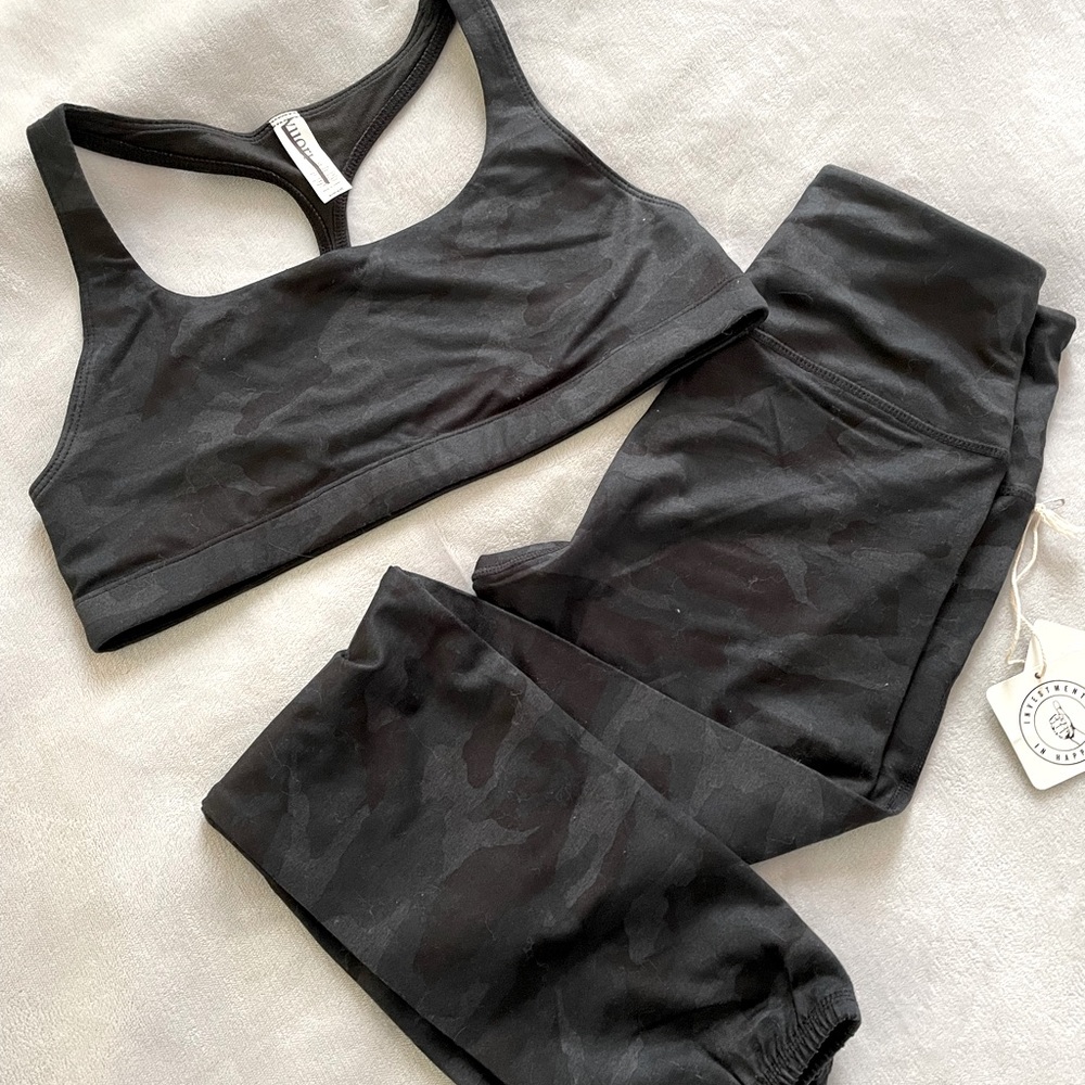 New Vuori Camo Bra & Legging Set